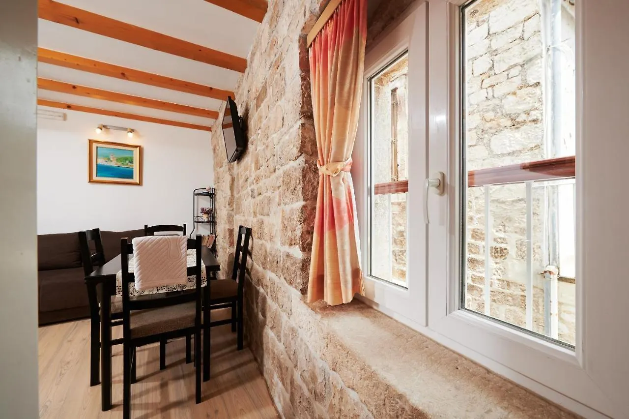 Apartments Ivica Trogir Guest house