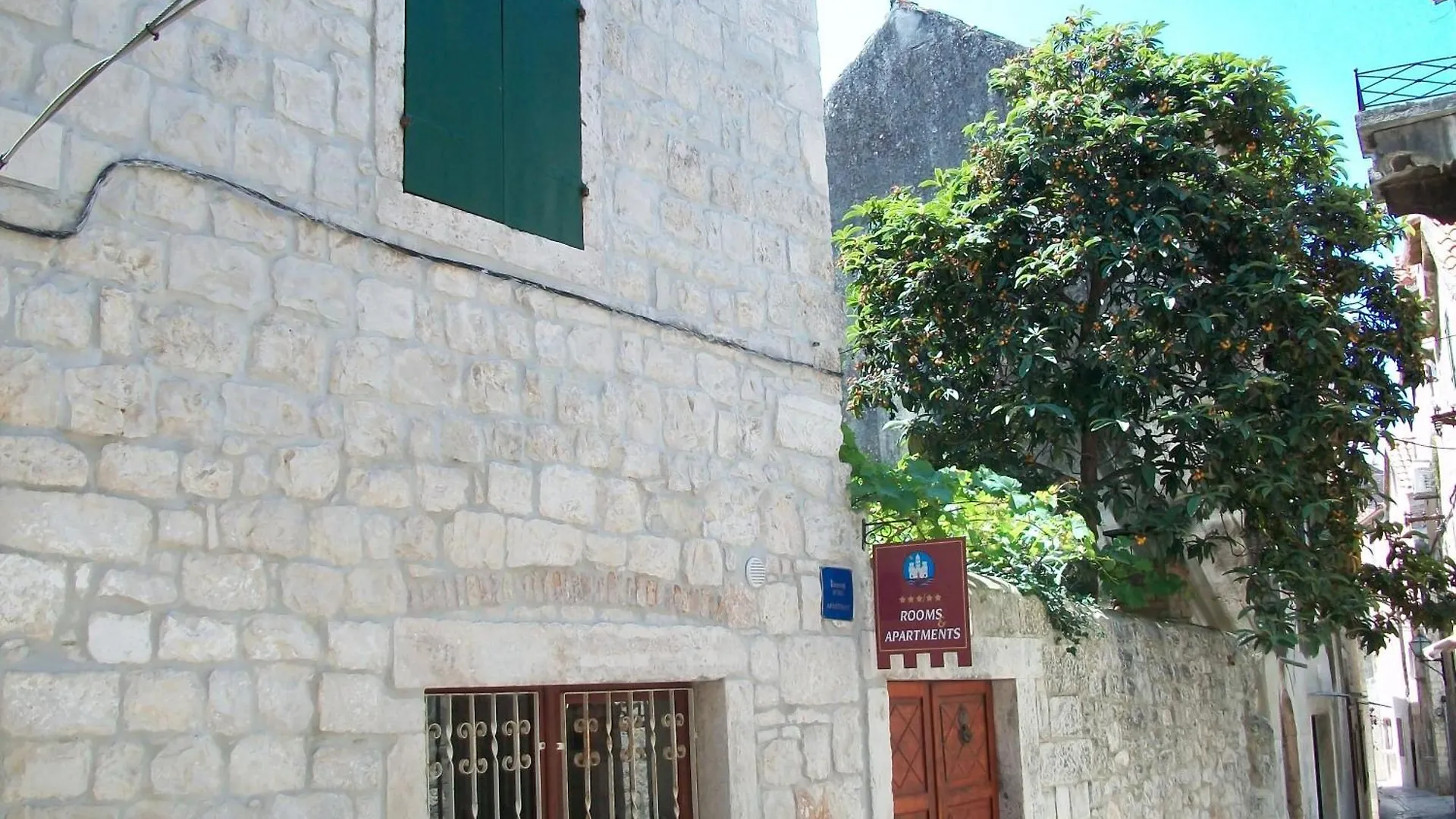 Guest house Apartments Ivica Trogir