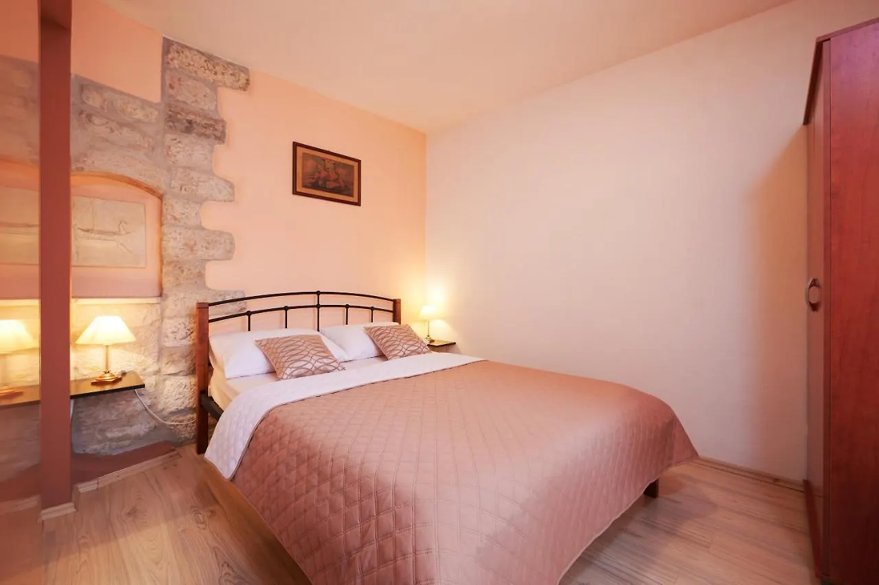 Apartments Ivica Trogir 3*,  Hırvatistan