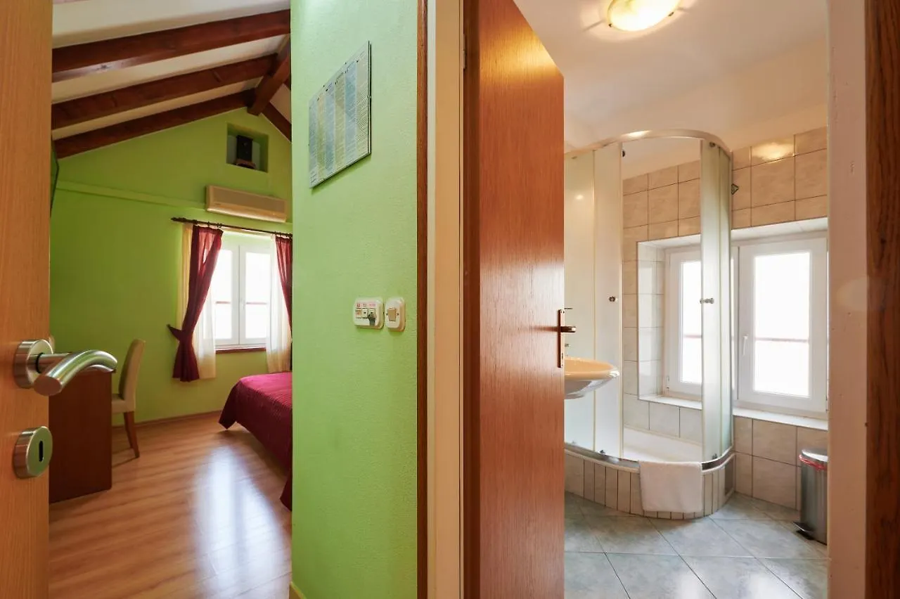 Konukevi Apartments Ivica Trogir