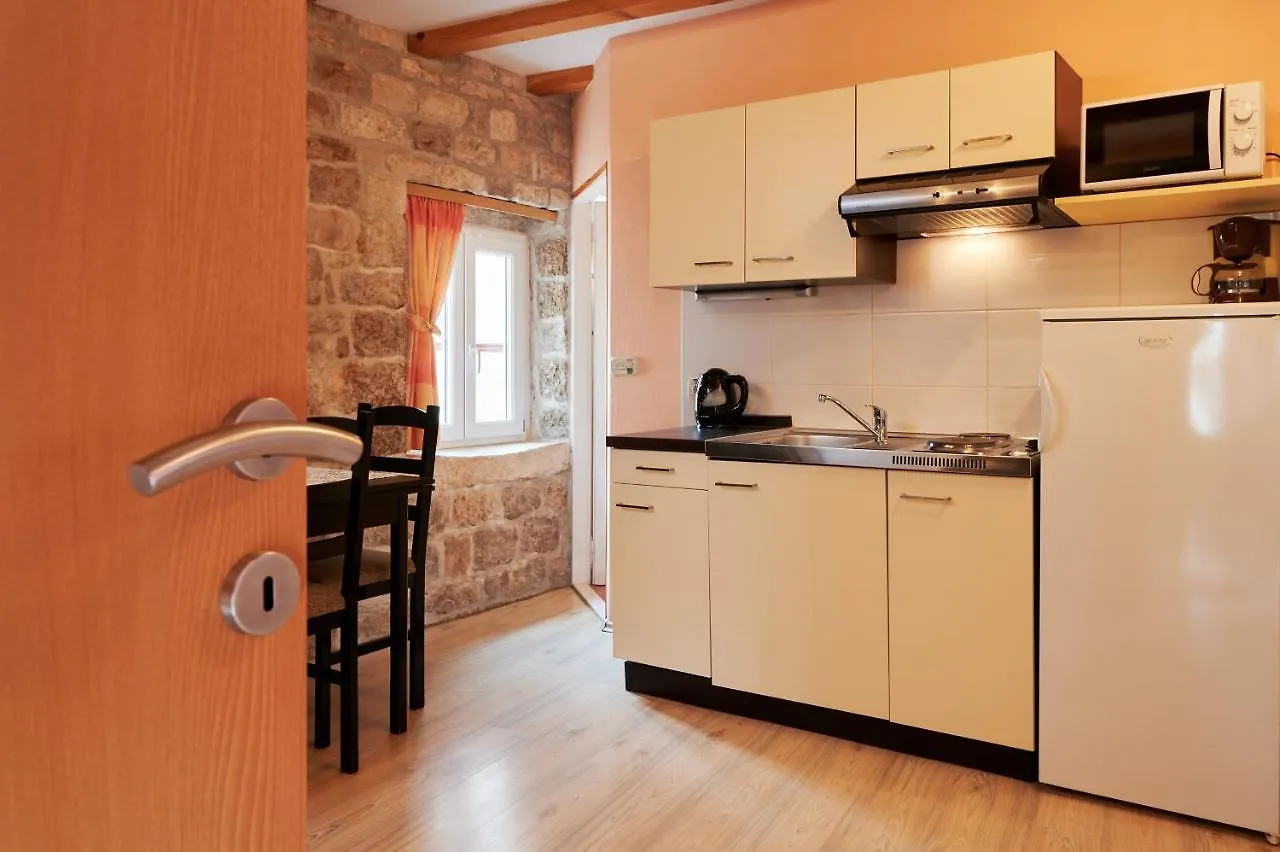 Konukevi Apartments Ivica Trogir