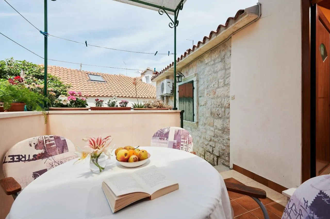 Apartments Ivica Trogir Konukevi
