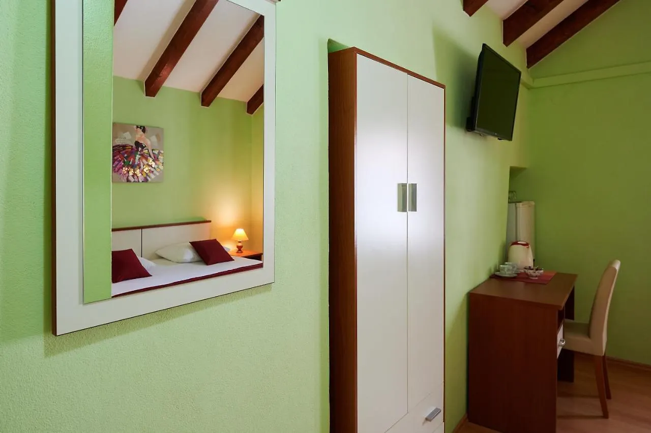 Apartments Ivica Trogir Guest house